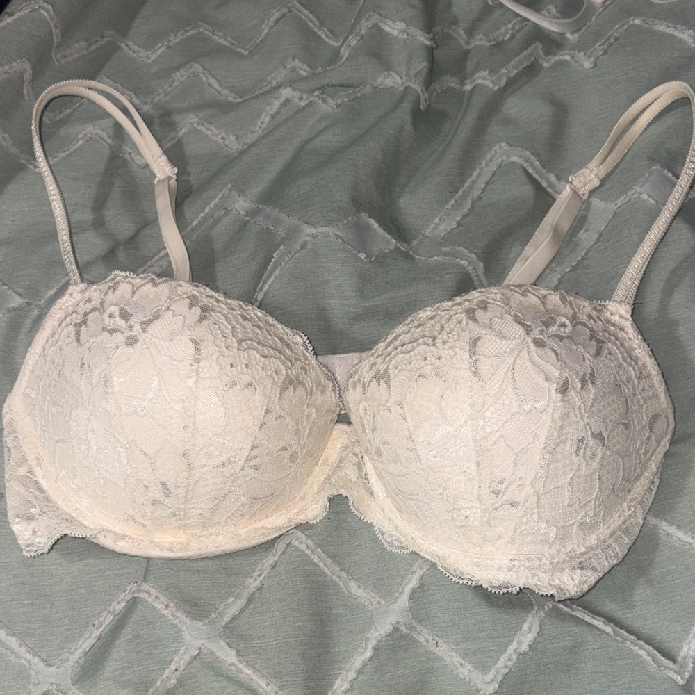 PINK Victoria's Secret Floral Lace Bra - Cream